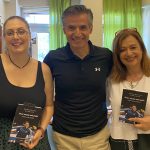 6ο Δημ. Σχολείο Πετρούπολης:          «Αγαπητέ Νίκο, τα παιδιά μας σε αγαπούν και τα έχεις βοηθήσει πολύ με τον γραπτό και τον προφορικό σου λόγο.»