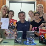 1ο Δημ. Σχολείο Ζεφυρίου:          «Νίκο, μας εντυπωσίασε η ζεστασιά της επικοινωνίας σου και η αναφορά σε προσωπικά βιώματα-πρότυπα για τα παιδιά και τους εκπαιδευτικούς της σύγχρονης κοινωνίας.